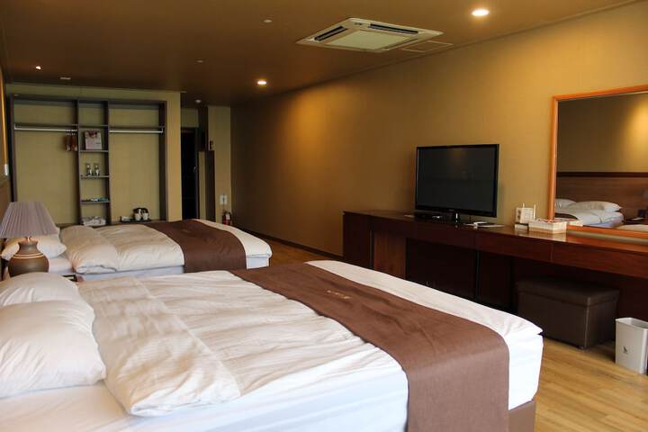 Room 8 of 29