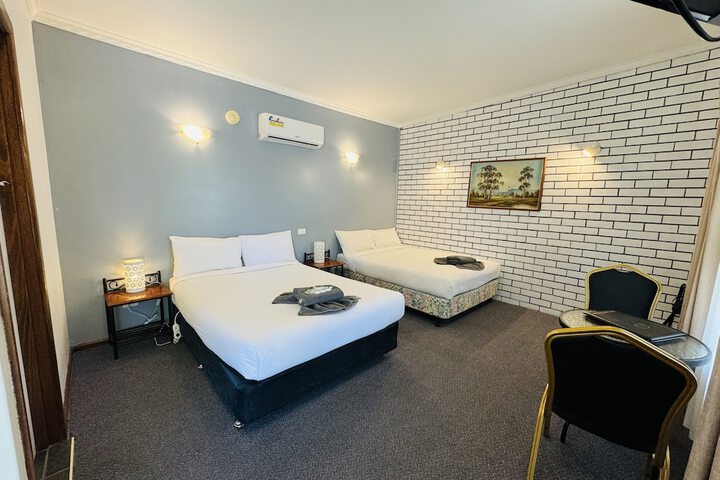 Room 11 of 30