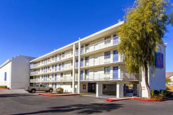 Motel 6 Phoenix Northern Avenue in Phoenix, AZ