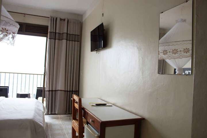Room 14 of 60