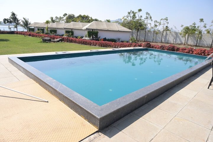 Pool 18 of 33