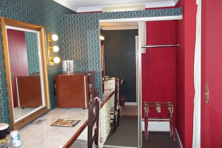Room 13 of 81