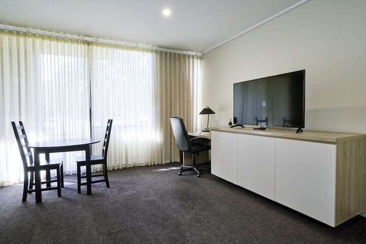 Room 6 of 44