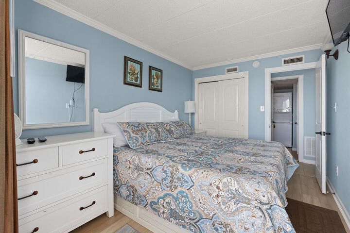 Room 4 of 33