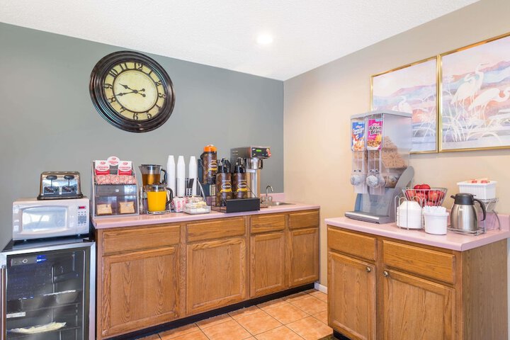 Breakfast/Coffee Service 28 of 31