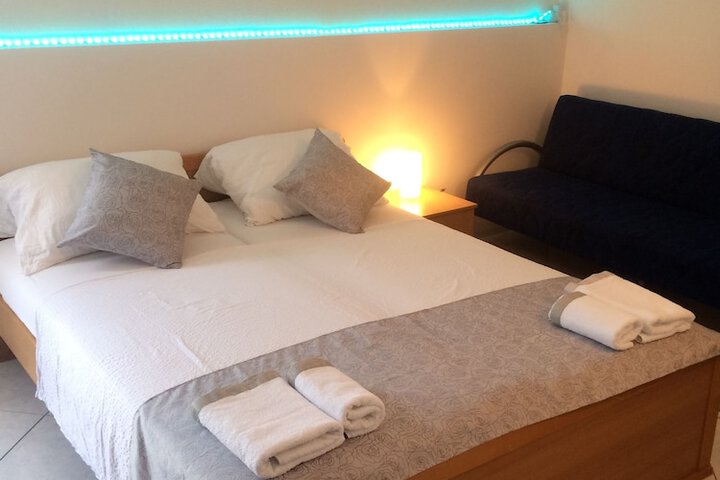 Room 14 of 65