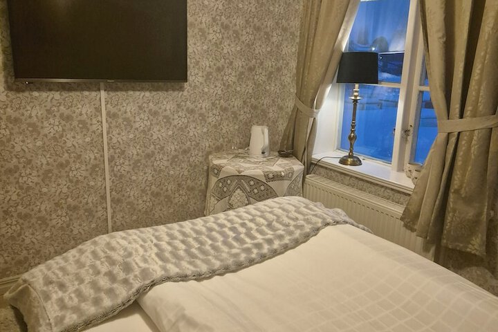 Room 16 of 50