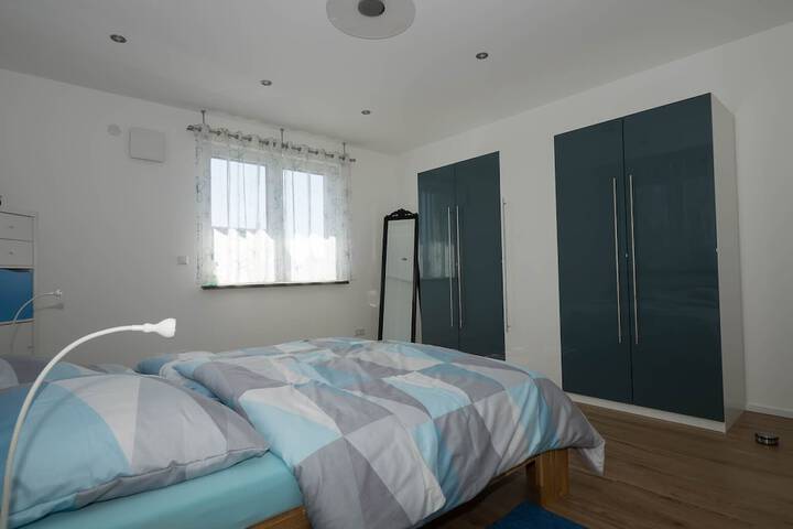 Room 4 of 40