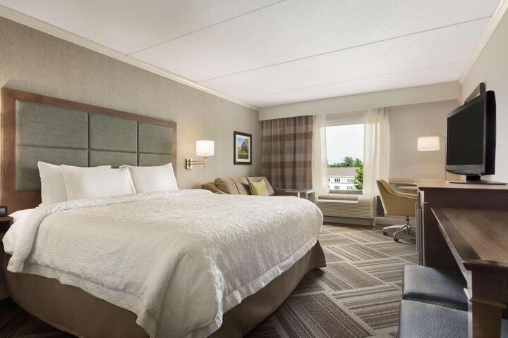 1 King Bed (6 of 7)