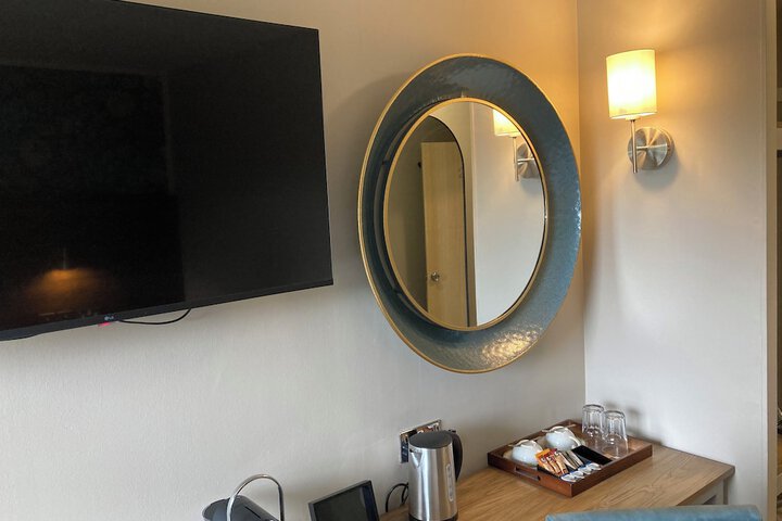 Room 13 of 26