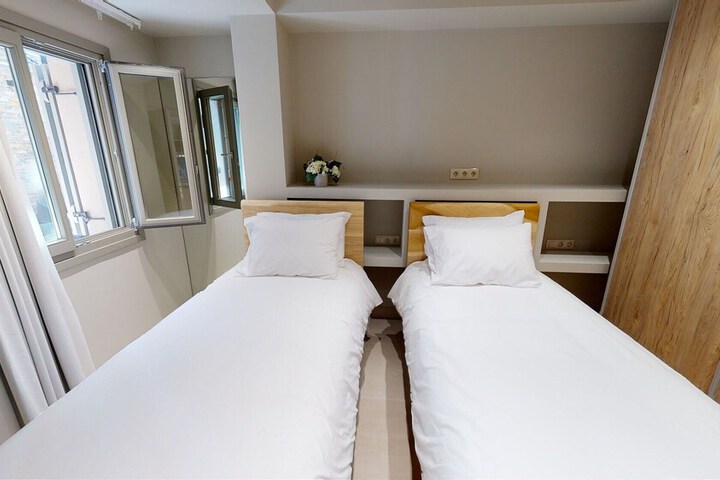 Room 15 of 99