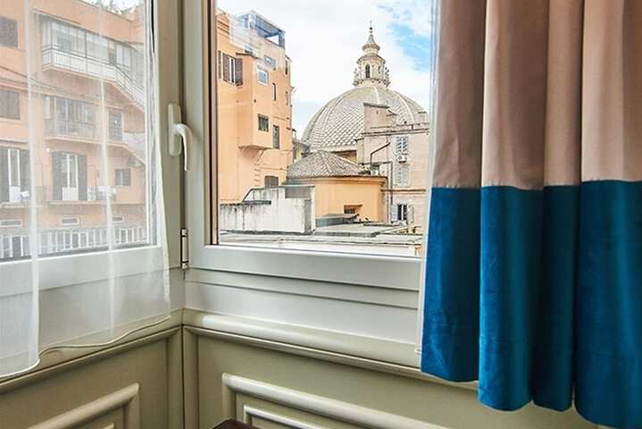 Room 42 of 117