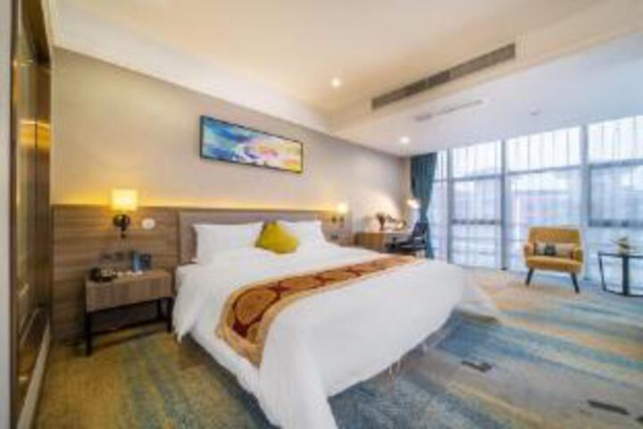 Room 4 of 6