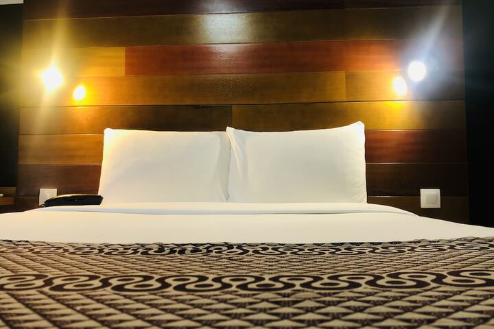 Room 30 of 77