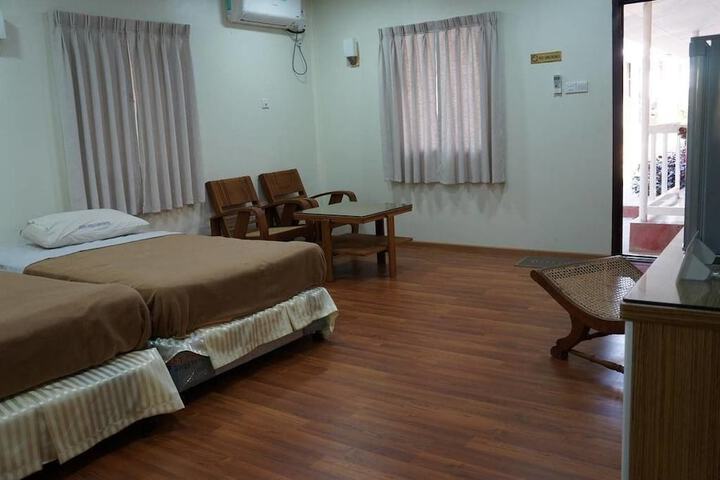 Room 4 of 33