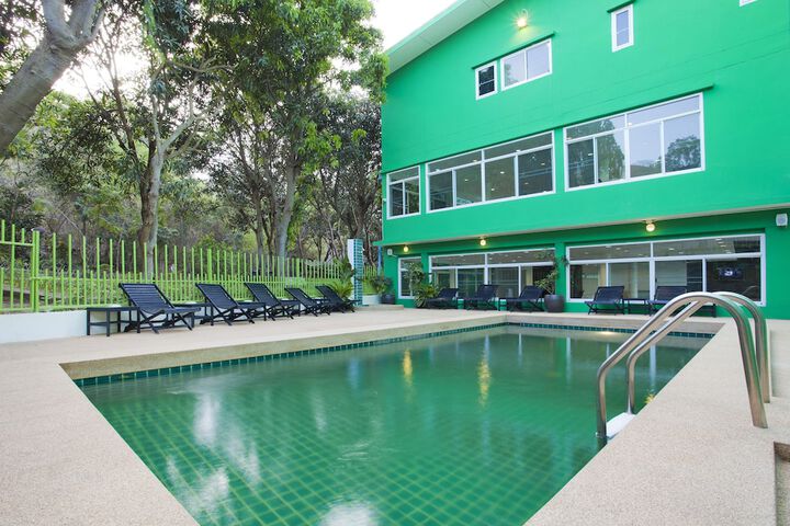 Pool 33 of 39