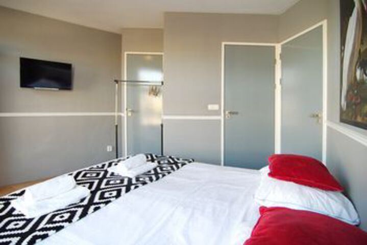 Room 11 of 42