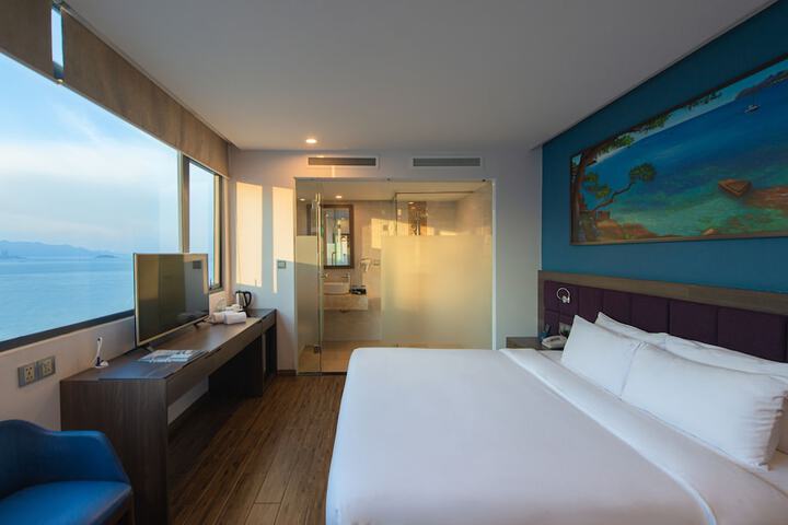 Room 18 of 130