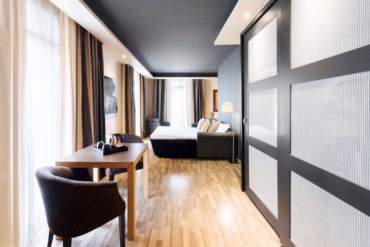 Room 25 of 82