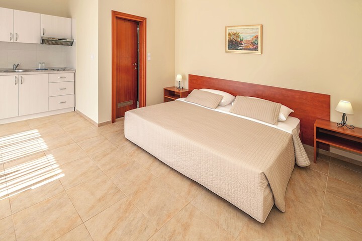 Room 40 of 235