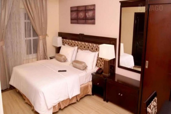Room 4 of 19