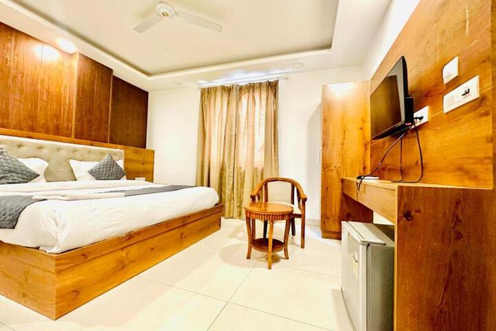 Hotel The Glory Near Delhi Airport