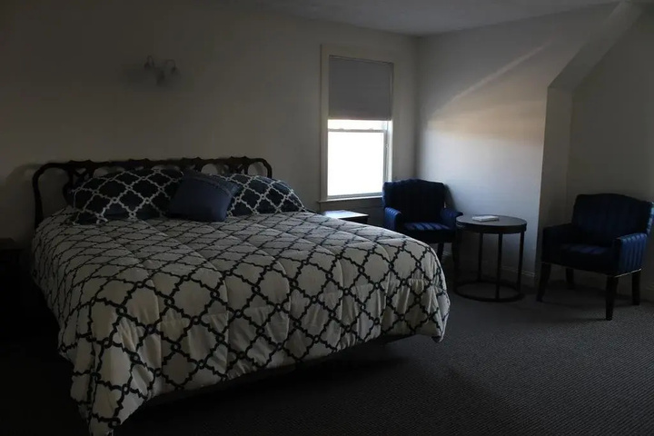 Room 3 of 10
