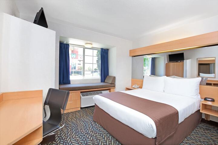 2 Queen Beds Mobility Accessible (7 of 15)