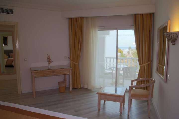 Room 28 of 145