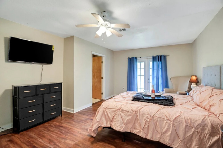 Spacious 5 Beds 3 Bath Home 7 Minutes From Lsu 3 Bedroom Home by Redawning