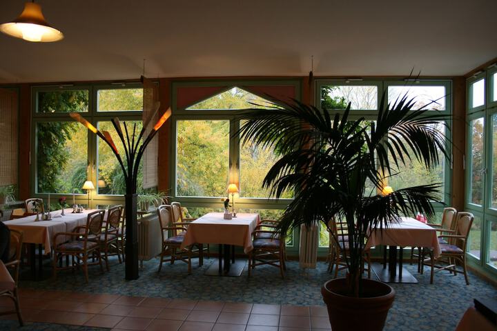 Dining 25 of 38