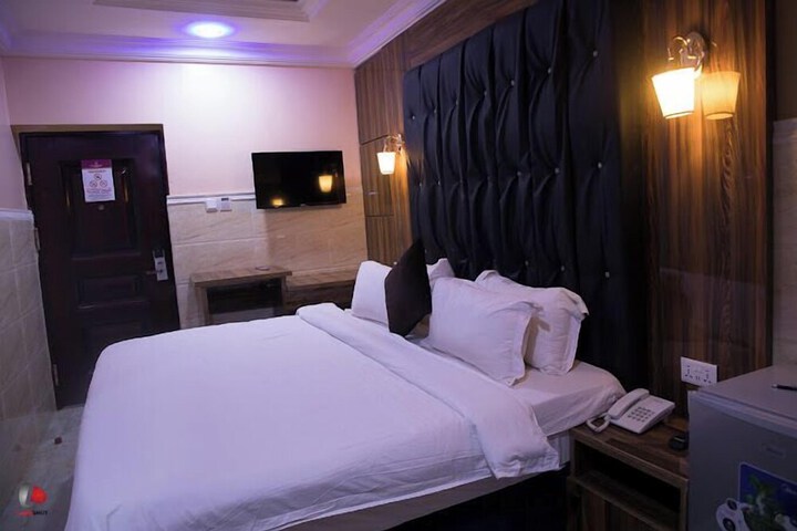 Room 45 of 76