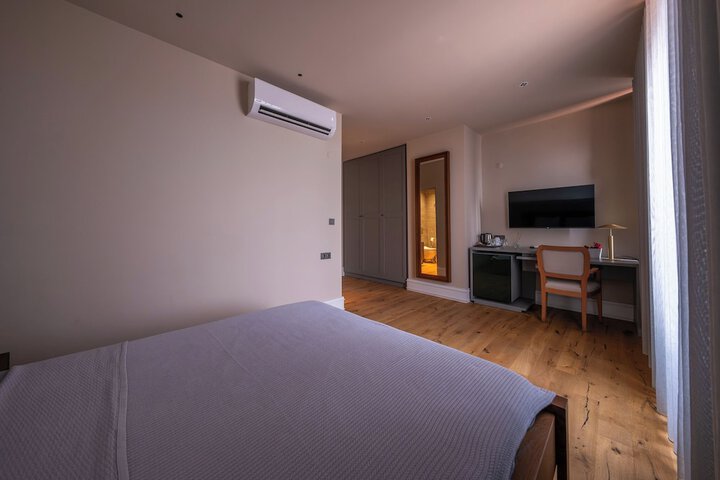 Room 2 of 48