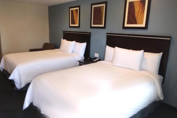 2 Queen Beds Microwave and Refrigerator, Continental Breakfast (6 of 10)
