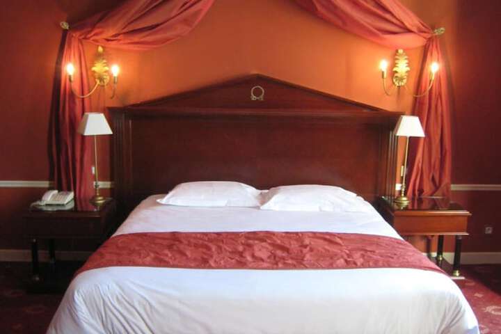 Room 14 of 65