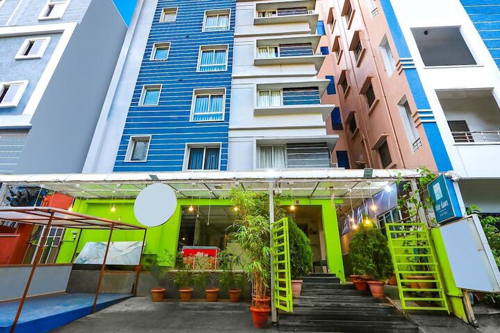 Hotel Blue Dawn - Near DLF Cyber City Gachibowli