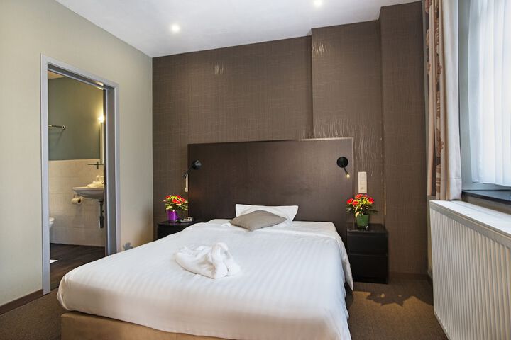 Room 4 of 43