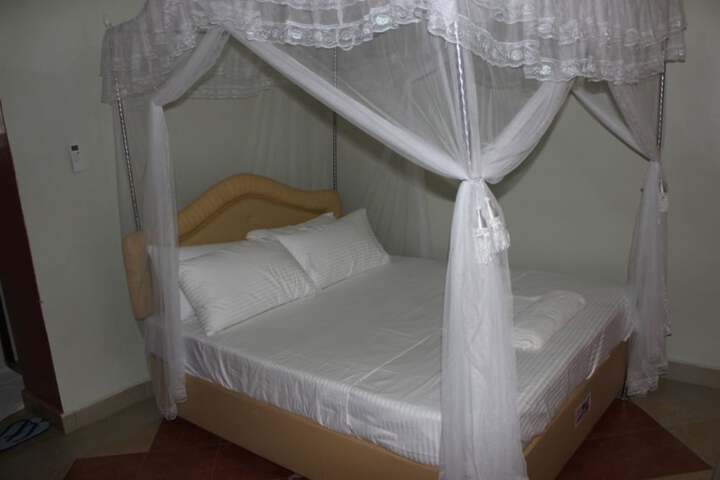 Room 6 of 15