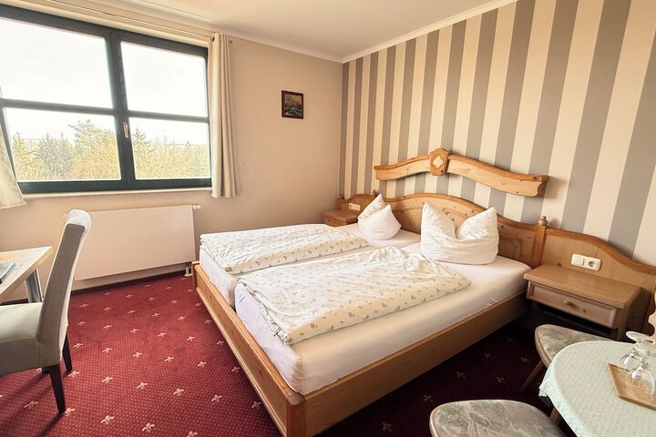 Room 5 of 42