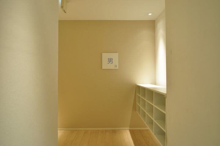 Room 37 of 48