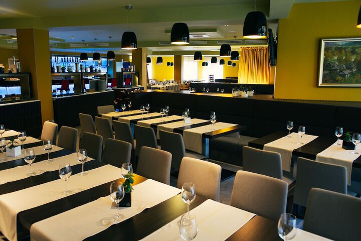 Dining 54 of 83