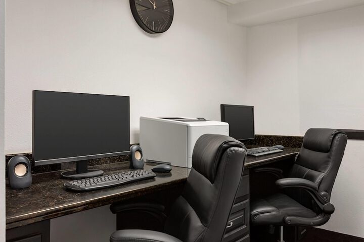 Business Center 54 of 57