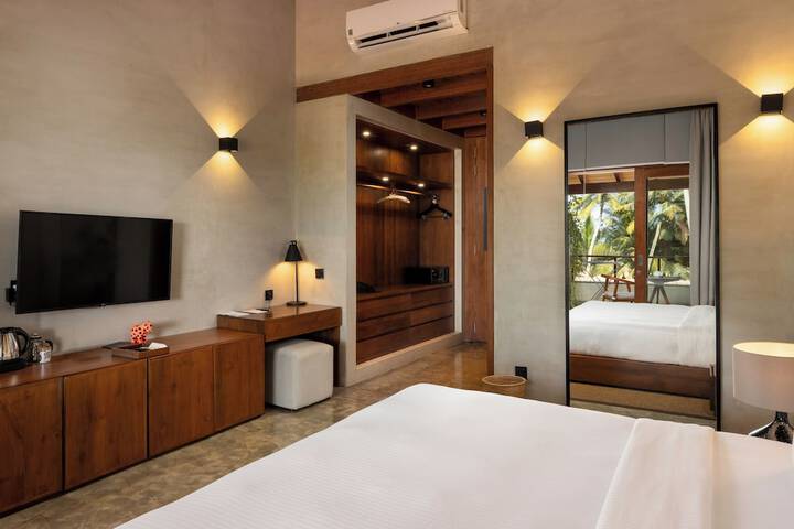 Room 4 of 82