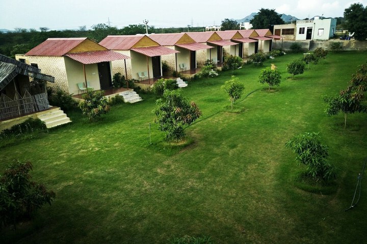 Hotel Exterior 41 of 60