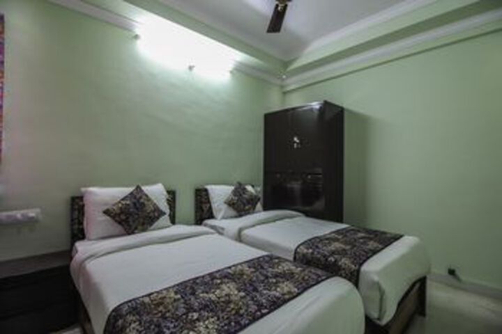Room 7 of 28