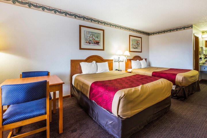 2 Queen Beds (9 of 9)