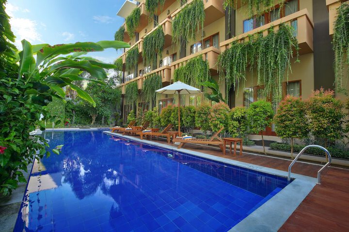 Pool Hotel