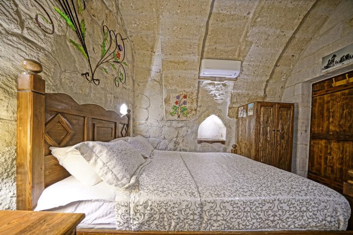 Room 4 of 61