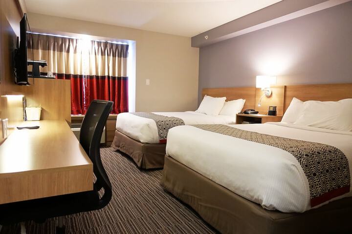 1 Queen Bed (27 of 50)