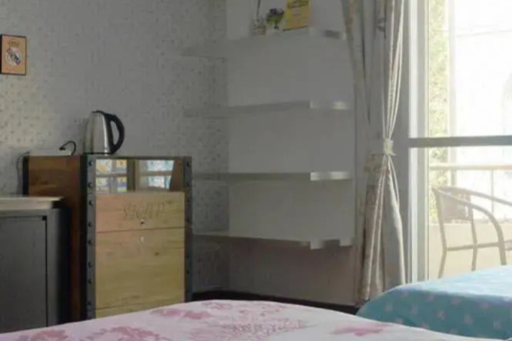 Room 7 of 28